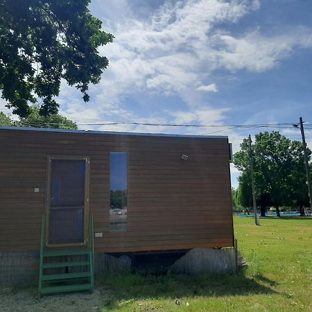 Szegedi Partfuerdo Kemping Es Apartman Exterior photo