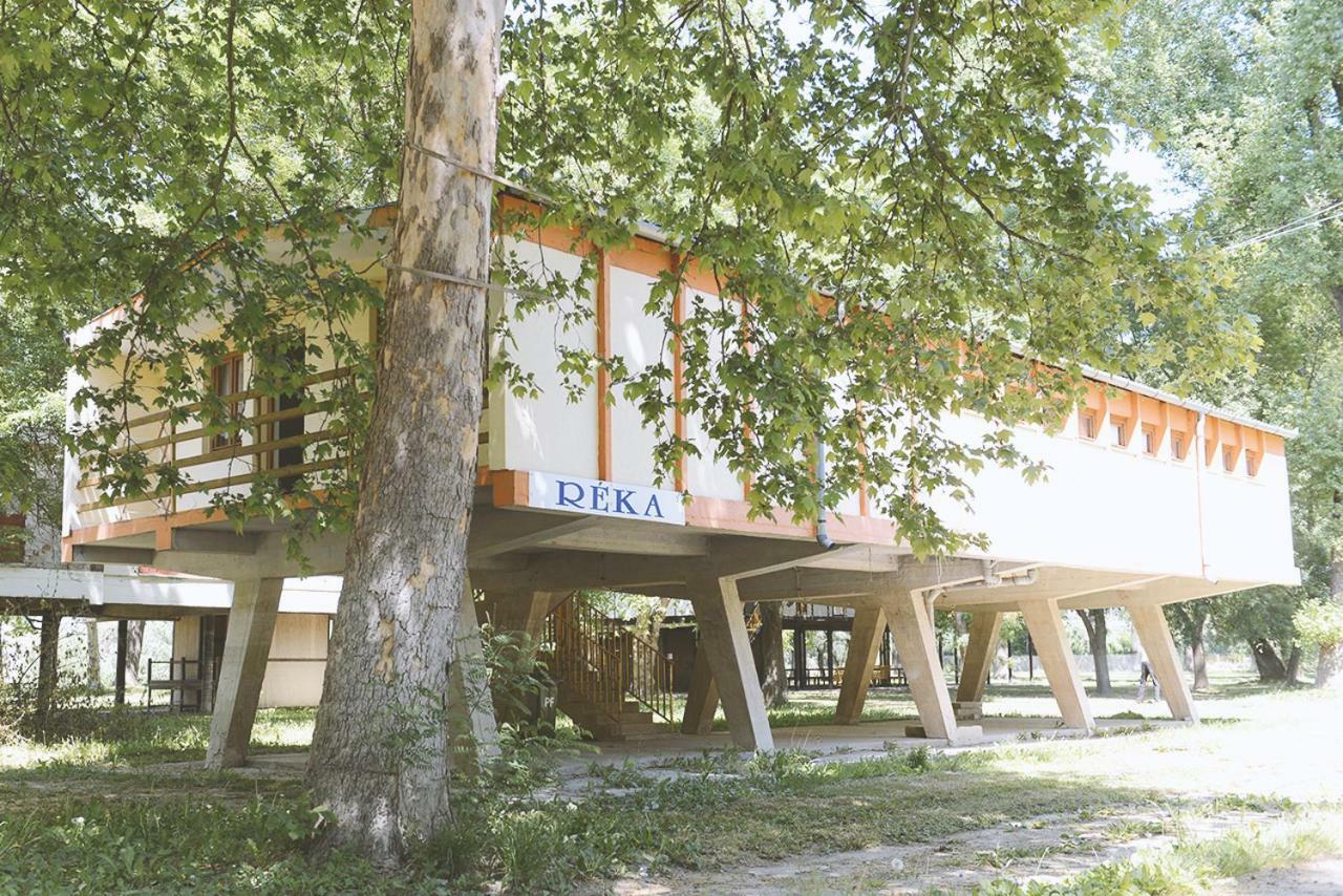Szegedi Partfuerdo Kemping Es Apartman Exterior photo